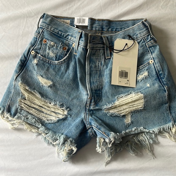 NWT Levi 501 Original High Rise distressed Denim Shorts 24 - Picture 2 of 6
